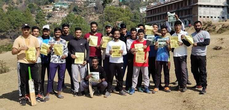 अल्मोड़ा -: छात्र संघ उपाध्यक्ष पंकज फर्त्याल ने चलाया नशा मुक्ति अभियान