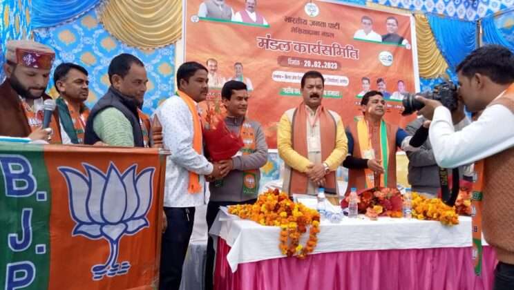 अल्मोड़ा:- धौलछीना में संपन्न हुई भारतीय जनता पार्टी की मंडल कार्यसमिति की बैठक…. जानिए बैठक की अन्य बातें