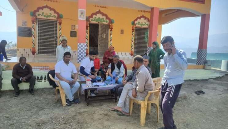 Almora -: यहां आयोजित किया गया निशुल्क आयुर्वेदिक चिकित्सा शिविर