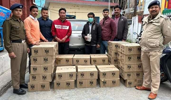 अल्मोड़ा -: नशा तस्करों पर पुलिस की कड़ी नजर, पकड़ी अवैध शराब की बड़ी खेप