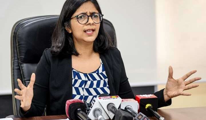 दिल्ली महिला आयोग की अध्यक्ष स्वाति मालीवाल ने अपने पिता पर लगाएं यौन शोषण के आरोप, फौजी की बेटी हूं वाले पुराने बयान पर हो रही ट्रोल