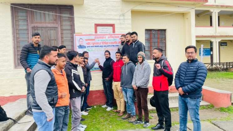 नकल विरोधी कानून को लेकर युवा मोर्चा ने जताया मुख्यमंत्री का आभार, चलाया हस्ताक्षर अभियान