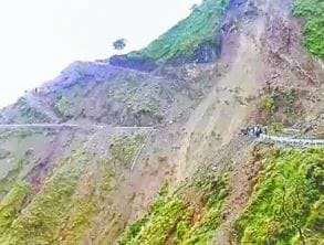 Uttarakhand- राज्य में बारिश का वेग नहीं झेल पा रहे हैं पहाड़……. इन दो शहरों में बढ़ता जा रहा है खतरा