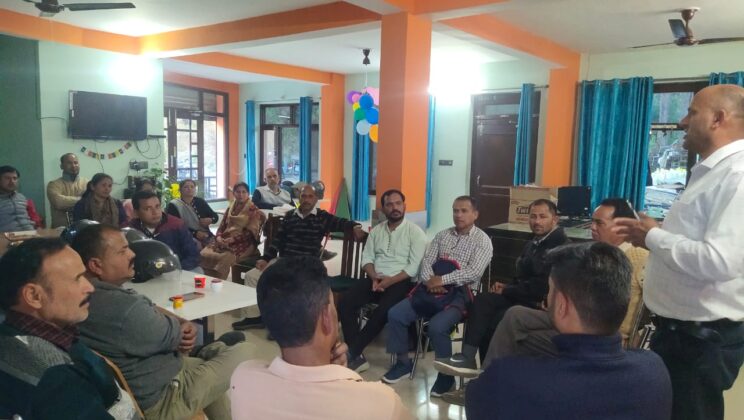 अल्मोड़ा :- संवैधानिक रैली को सफल बनाने के लिए ताड़ीखेत में आयोजित हुई बैठक