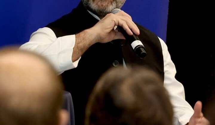 सैन फ्रांसिस्को पहुंचे कांग्रेस नेता राहुल गांधी ने कहा -‘पीएम मोदी को लगता है वे सब जानते हैं, वे भगवान को भी सिखा सकते हैं’