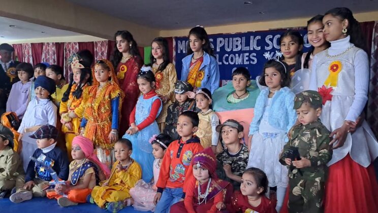Almora -: मानस पब्लिक स्कूल में आयोजित की गई फैंसी ड्रेस प्रतियोगिता