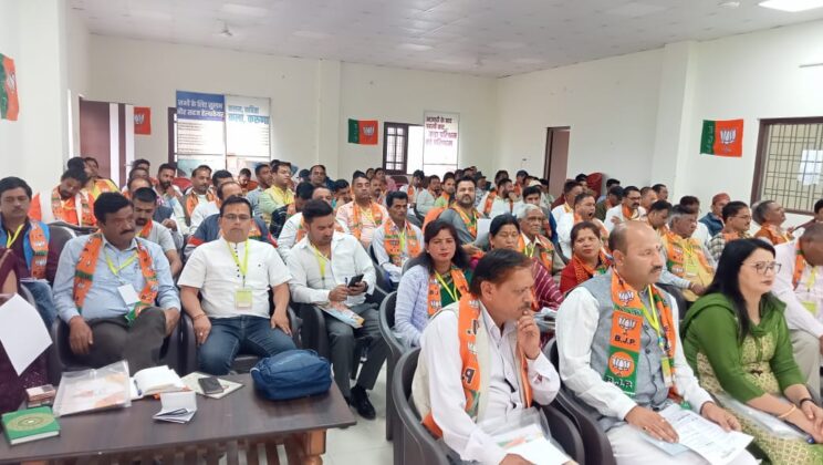 अल्मोड़ा:- पाताल देवी में संपन्न हुई बीजेपी की बैठक….. जानिए मुख्य बातें