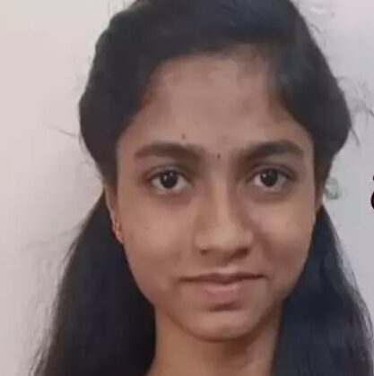 उपलब्धि -: 12वीं में सभी विषयों में 100 में से 100 अंक हासिल करके बनाया रिकॉर्ड