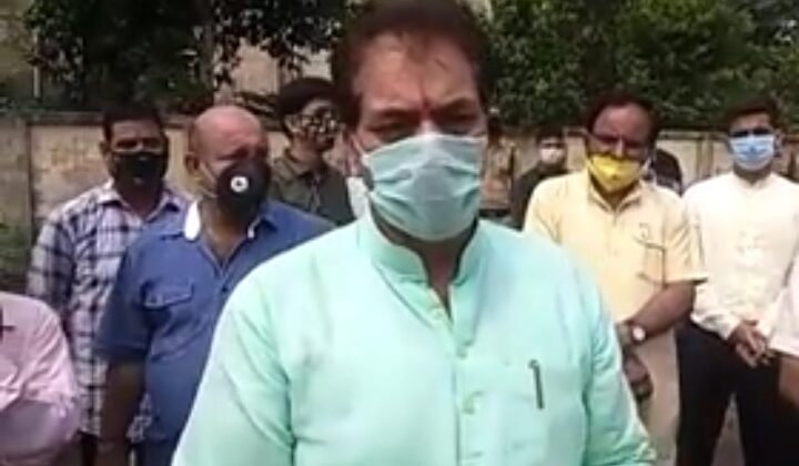 Uttarakhand- कैबिनेट मंत्री प्रेमचंद्र अग्रवाल की फिर बढ़ी मुसीबते…… दमयंती ने समर्थकों के साथ प्रभारी निरीक्षक को सौंपा शिकायत पत्र