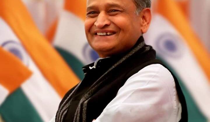 मुख्यमंत्री ने की बड़ी घोषणा -: अब 100 यूनिट बिजली फ्री