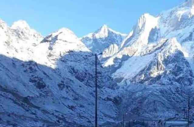 19 हजार फीट से अधिक ऊंचाई पर स्थित कालिंदी ट्रैक पर ट्रैकर्स दल के साथ गए गाइड की मौत, 14 सदस्यीय दल फंसा