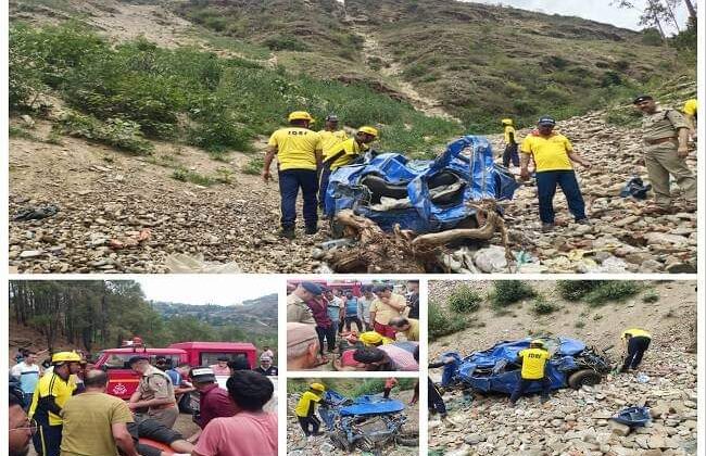 Almora -: यहां अनियंत्रित होकर 300 मीटर गहरी खाई में गिरी कार, चालक की मौत