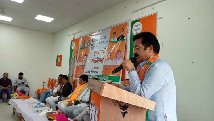 अल्मोड़ा:-भाजपा कार्यकर्ताओं ने धूमधाम से मनाया पूर्व मुख्यमंत्री भगत सिंह कोश्यारी का जन्मदिन