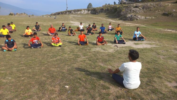 अल्मोड़ा -: सामाजिक संस्थाओं द्वारा अंतरराष्ट्रीय योग दिवस पर योग कार्यक्रम का आयोजन