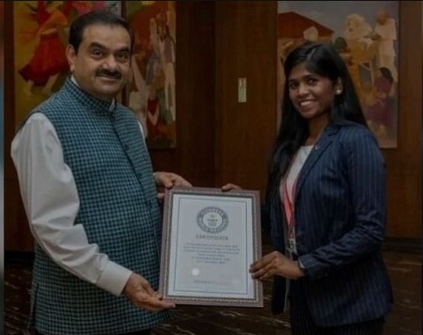 वर्ल्ड रिकॉर्ड -: योग की एक मुद्रा में घंटों खड़ी रहीं स्मिता, गिनीज वर्ल्ड रिकॉर्ड्स में नाम दर्ज