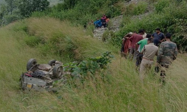 बड़ी खबर-: यहां 500 मीटर गहरी खाई में गिरी बोलेरो, आठ की मौत