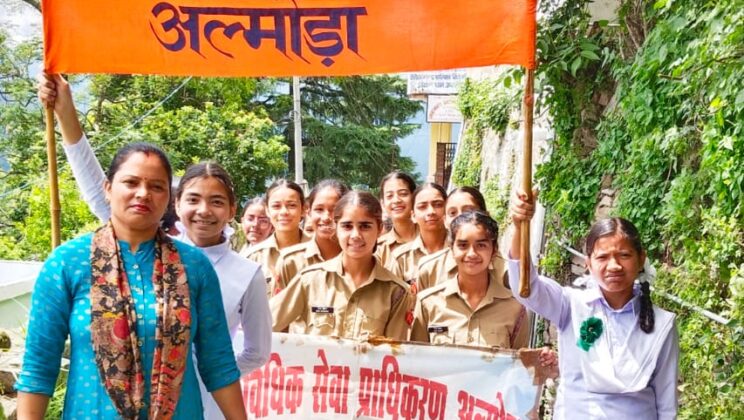 अल्मोड़ा:- विवेकानंद बालिका विद्या मंदिर इंटर कॉलेज जीवन धाम अल्मोड़ा में आयोजित किया गया विधिक जागरूकता शिविर