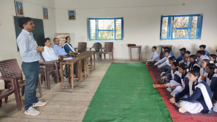 राजकीय औद्योगिक प्रशिक्षण संस्थान खूंट अल्मोड़ा में प्रवेश हेतु चलाया गया विशेष जन जागरूकता अभियान