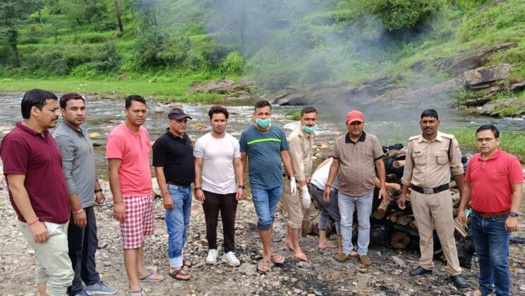 अल्मोड़ा:- हिंदू सेवा समिति के सदस्यों द्वारा किया गया नेपाली व्यक्ति का अंतिम संस्कार…. पढ़े पूरी खबर