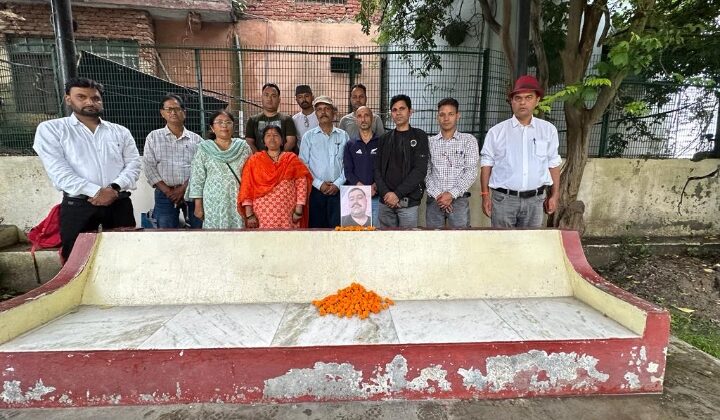 अल्मोड़ा:- एन. एम. ओ. पी. एस. जनपद अल्मोड़ा के ब्लाक अध्यक्ष स्व0 सचिन टम्टा को श्रद्धांजलि अर्पित