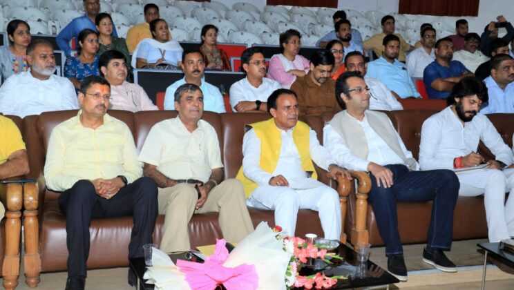 Uttrakhand राजकीय दून मेडिकल कॉलेज में स्वास्थ्य मंत्री डॉ धन सिंह रावत द्वारा की गई बैठक……. लिए गए यह निर्णय