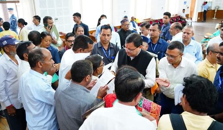 मुख्यमंत्री पुष्कर सिंह धामी ने सुनी जन-समस्याएं, अधिकारियों को दिए यह निर्देश