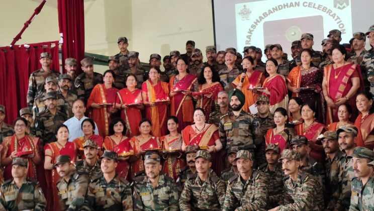 Almora -: महिला कल्याण संस्था द्वारा राजपूत रेजीमेंट के जवानों को बांधी गई राखी