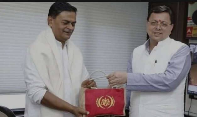 केंद्रीय मंत्री आरके सिंह से सीएम धामी की मुलाकात, 400 मेगावाट बिजली देने पर बनी सहमति