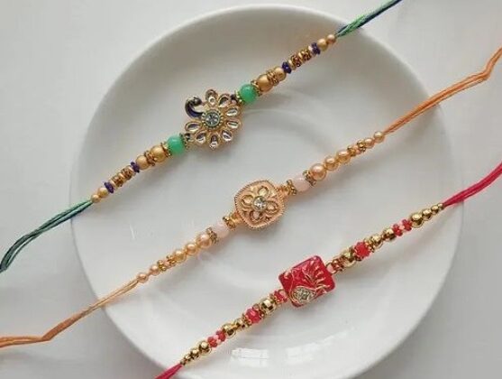 Uttarakhand- गंगा डाल के नाम से राखियां तैयार कर रही हैं महिलाएं…….. चौंकाने वाली है कीमतें