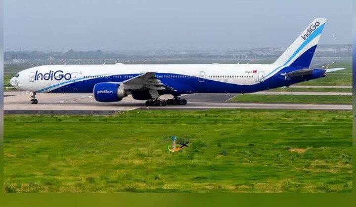 इंडिगो की फ्लाइट में मिली बम रखने की धमकी…… मचा हड़कंप….. पढ़े पूरी खबर