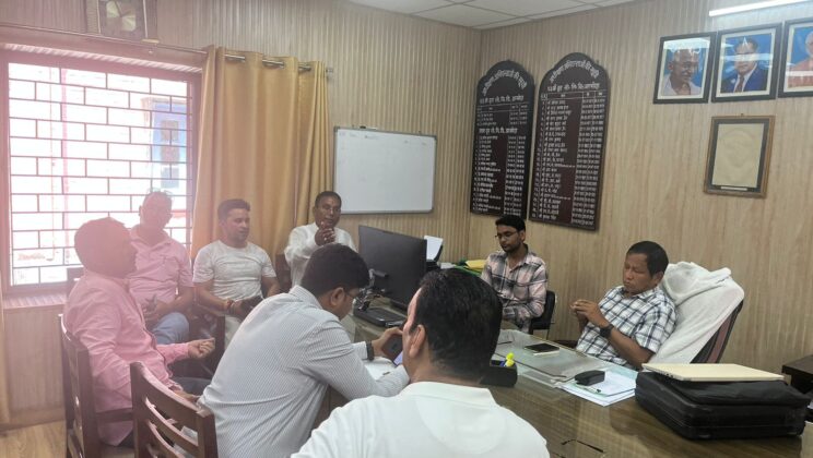 Almora- चिन्हीकरण के खिलाफ पूर्व विधायक रघुनाथ सिंह चौहान के नेतृत्व में लोक निर्माण विभाग के अधीक्षण अभियंता से की गई मुलाकात