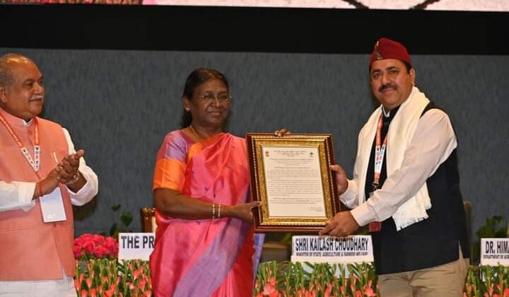 Almora -: राष्ट्रपति मुर्मू ने अल्मोड़ा के एप्पल मैन गोपाल उप्रेती को किया सम्मानित