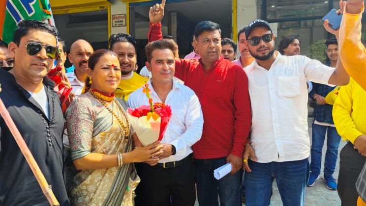 कैबिनेट मंत्री रेखा आर्य का अल्मोड़ा नगर पहुंचने पर भाजपा कार्यकर्ताओं ने किया स्वागत