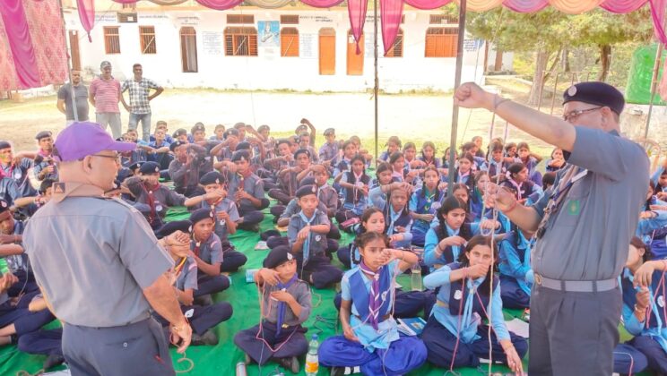 Almora- पंडित गोवर्धन शर्मा इंटर कॉलेज ज्योली में जारी है स्काउट- गाइड शिविर