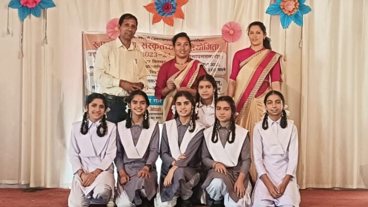 अल्मोड़ा: – विवेकानंद बालिका विद्या मंदिर की बालिकाओं ने संस्कृत प्रतियोगिताओं में लहराया परचम