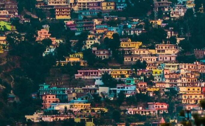 अल्मोड़ा:- जिले में बन रहे होमस्टे और होटल के आड़ में हो रहे अतिक्रमण के खिलाफ प्रशासन अलर्ट….. अतिक्रमणकारियों पर रखी जा रही है नजर