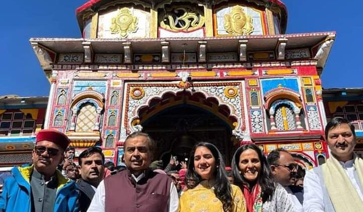 बद्रीनाथ धाम पहुंचे उद्योगपति मुकेश अंबानी, 5 करोड़ किए दान