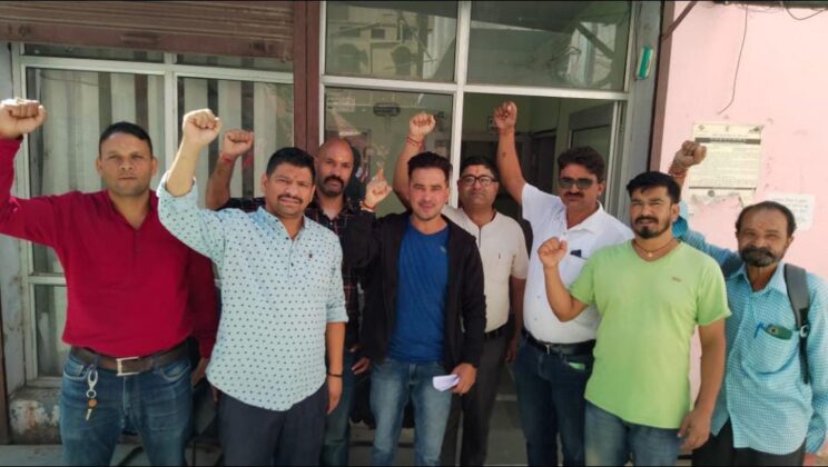 गैस गोदाम लिंक मार्ग की बदहाली पर चढ़ा सभाषद अमित साह का पारा, पहुंचे लोक निर्माण विभाग