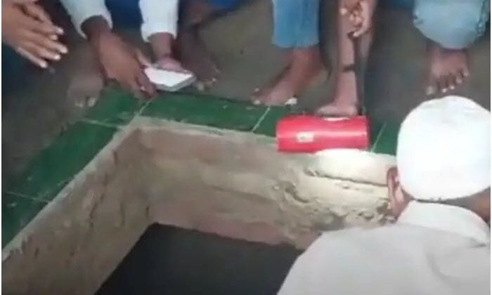 सपने में पिता बोले- कब्र ठीक करा दो, पानी टपकता है; खुदाई हुई तो उड़े होश