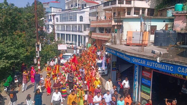 लक्ष्मेश्वर दुर्गामहोत्सव में माँ के जयकारे के साथ निकली भव्य मंगल कलश यात्रा