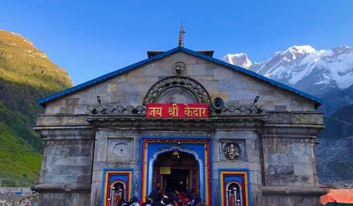 Uttarakhand- देश के उपराष्ट्रपति ने बाबा केदार के दर्शन करते हुए निर्माण कार्यों का लिया जायजा