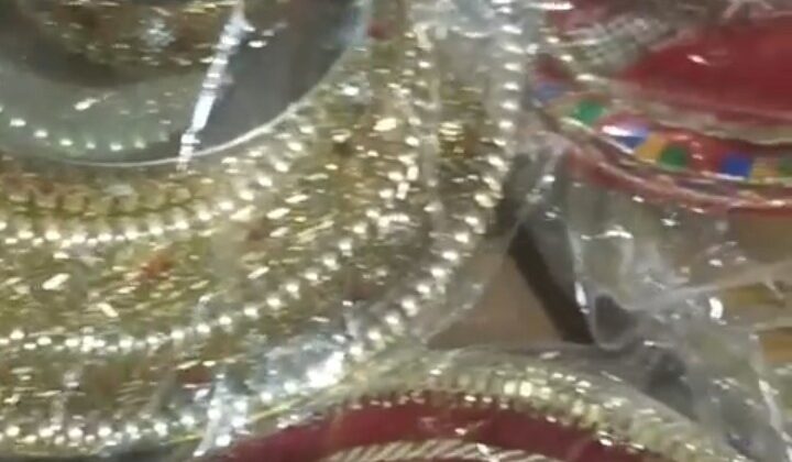 अल्मोड़ा:- करवाचौथ के लिए दुल्हन की तरह सजे बाजार….. खरीदारी के लिए बनी रही चहल- पहल