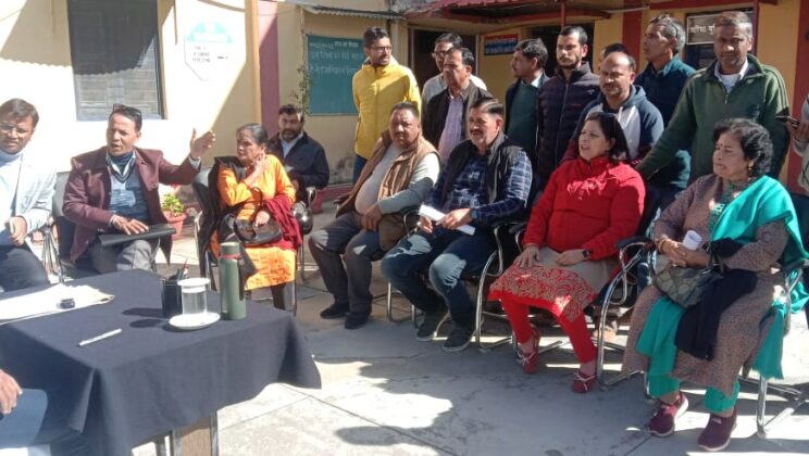 अल्मोड़ा :- जन प्रतिनिधि मंडल ने  एसएसपी से की मुलाक़ात, पढ़े पूरी खबर