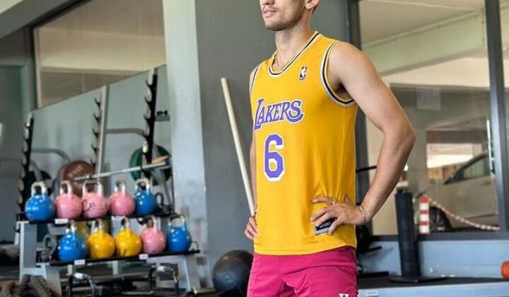 अल्मोड़ा:- युवा शटलर चिराग ने ओमान ग्रैंड प्रिक्स बैडमिंटन टूर्नामेंट में जीते दो स्वर्ण पदक