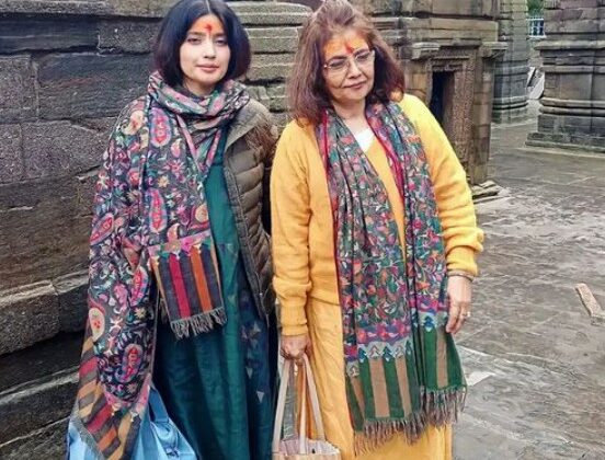 Uttarakhand- कैंची धाम पहुंची डिंपल यादव…… मत्था टेककर करी प्रार्थना