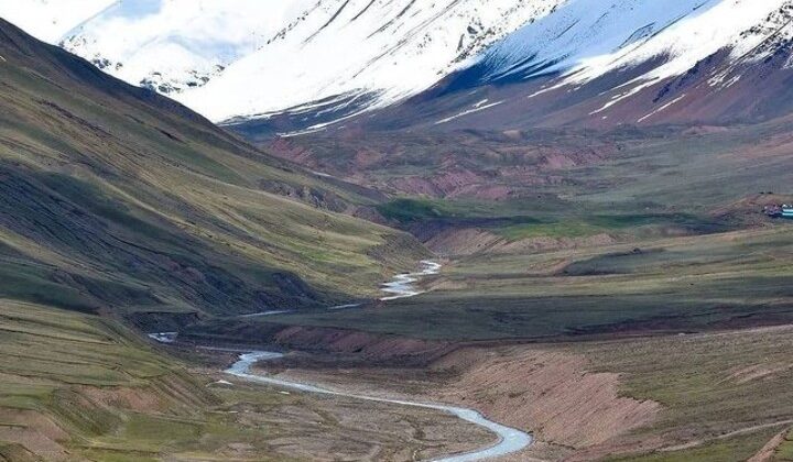 Uttarakhand:- रंग- बिरंगे फूलों के साथ पर्यटकों का इंतजार कर रही है फूलों की घाटी….. 1 जून के बाद लुफ्त उठाएंगे पर्यटक