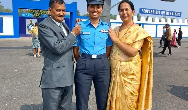 बढ़ाया प्रदेश का मान- सबसे छोटी उम्र की फाइटर पायलट बनी उत्तराखंड कोटद्वार की मानसी घनसाला