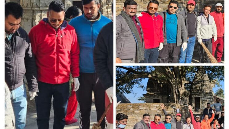 अल्मोड़ा:- प्रधानमंत्री नरेंद्र मोदी के आवाहन पर भारतीय जनता पार्टी के कार्यकर्ताओं ने रामशिला वार्ड मल्ला महल के राम मंदिर में चलाया स्वच्छता अभियान