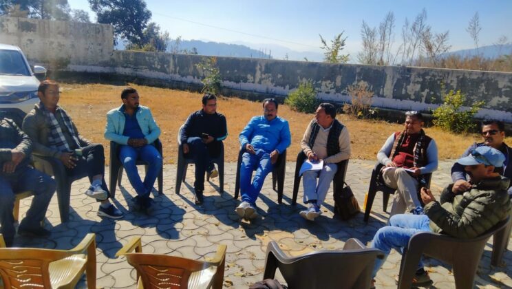 अल्मोड़ा:- भारतीय जनता पार्टी के कार्यकर्ताओं द्वारा 5 सूत्रीय जिला स्तरीय कार्यक्रमों की जिम्मेदारी वितरित करने के लिए आयोजित की गई बैठक