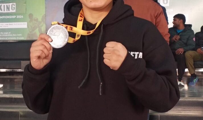 अल्मोड़ा:- सोबन सिंह जीना विश्वविद्यालय की बॉक्सर आरती ने एलपीयू जालंधर में आयोजित अखिल भारतीय अंतर विश्वविद्यालयी बॉक्सिंग प्रतियोगिता में हासिल किया कांस्य पदक